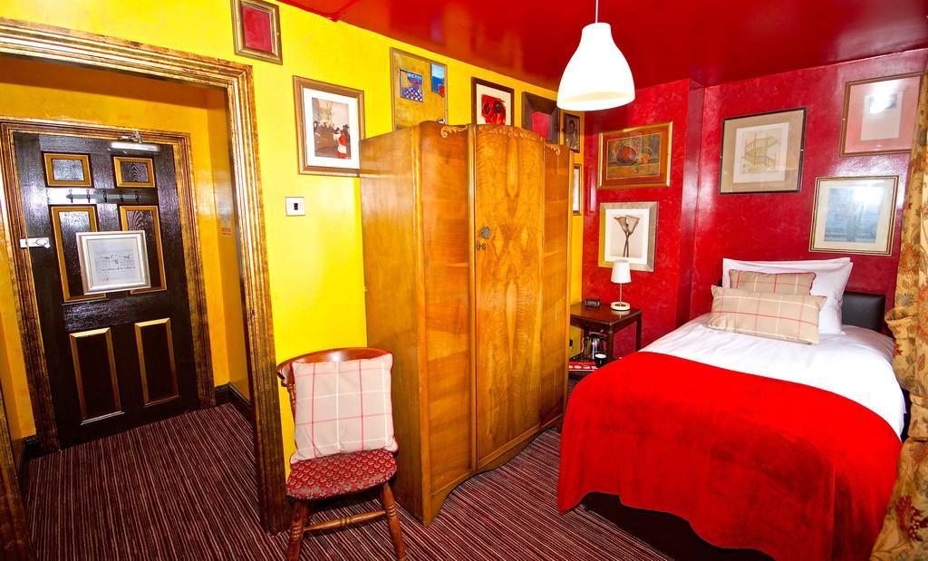 Fifteens Of Chester Room photo
